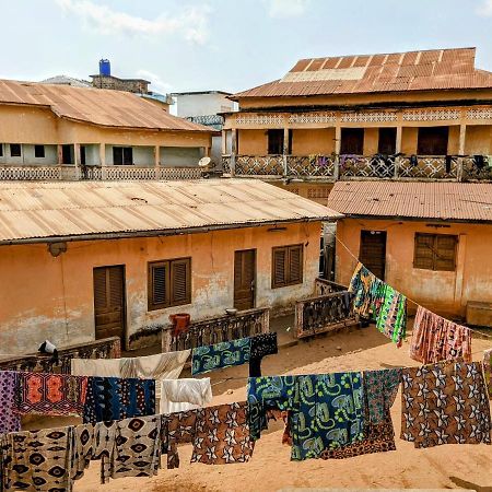 Chambres D'Hotes - Chez Mama Sedjro Porto-Novo Exterior photo
